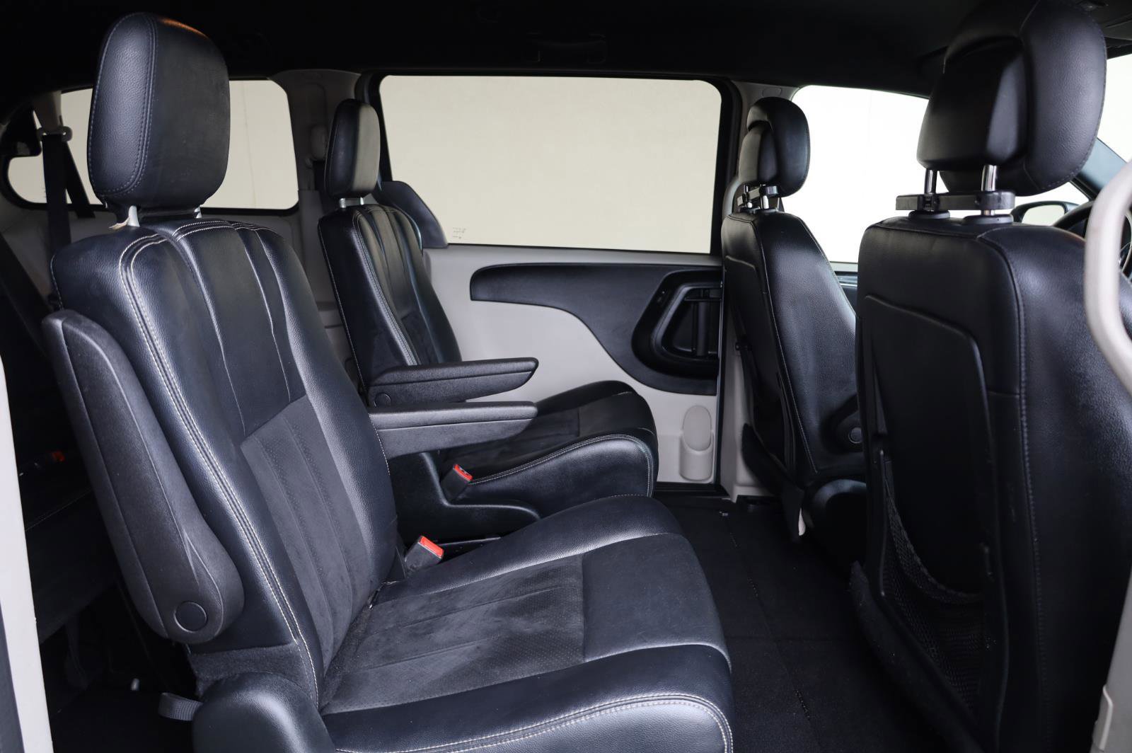 Used 2017 Dodge Grand Caravan SXT FWD image 17