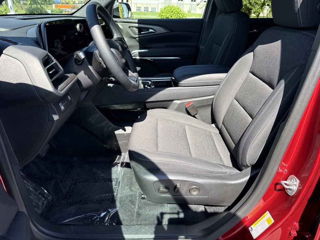 Used 2024 Chevrolet Traverse LT w/ LPO, Floor Liner Package FWD image 24