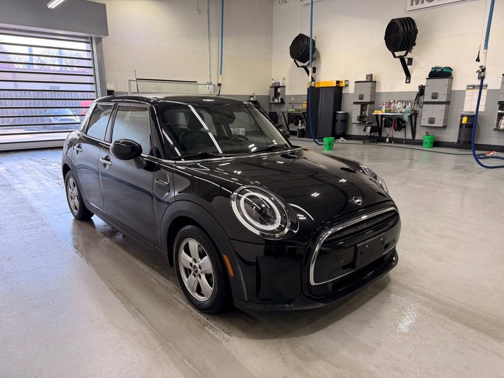 Used 2022 MINI Cooper 4-Door Hardtop w/ Storage Package image 7