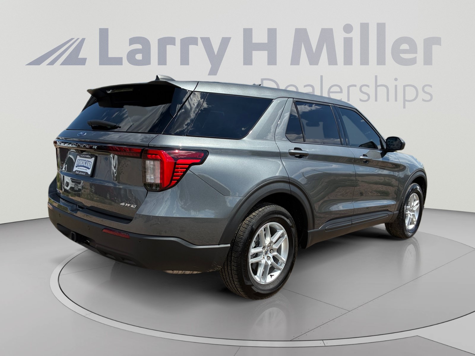 Used 2026 Ford Explorer Active AWD/4WD image 5