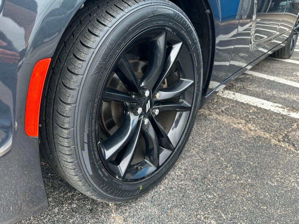 Used 2017 Dodge Charger SE w/ Blacktop Package image 9