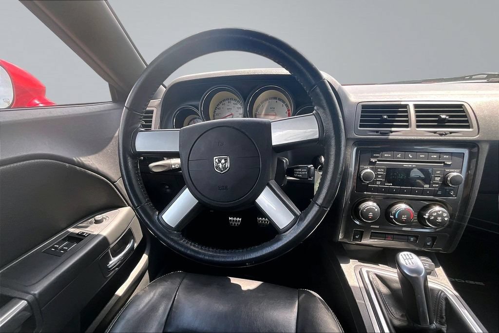 Used 2010 Dodge Challenger R/T RWD image 5