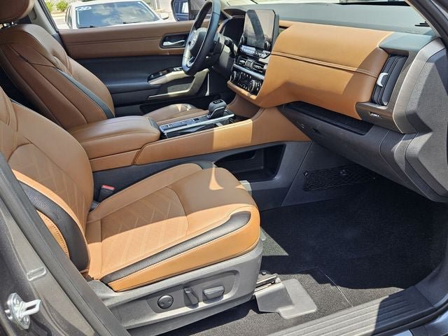 Used 2025 Nissan Pathfinder Platinum w/ Cargo Package FWD image 17