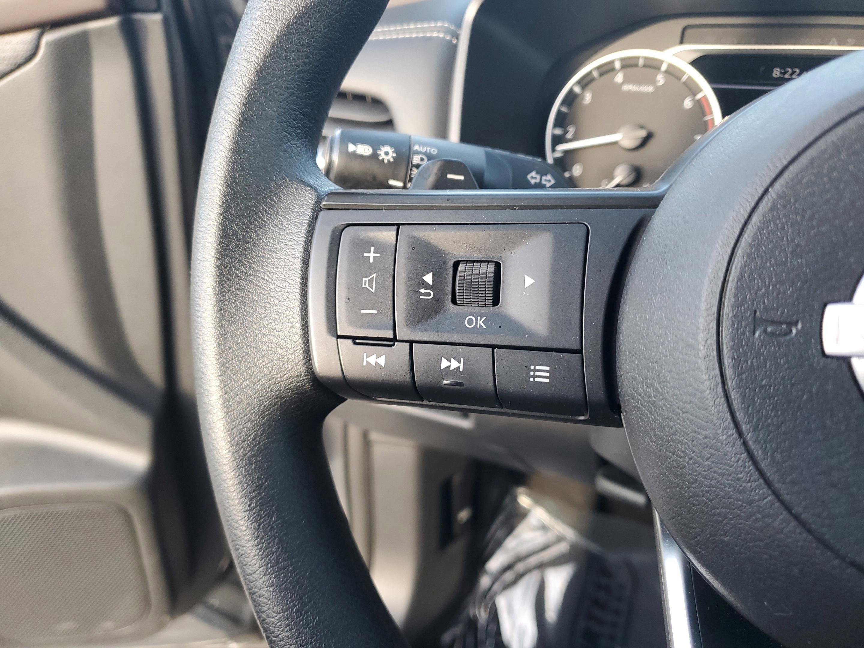 Used 2023 Nissan Rogue S image 28