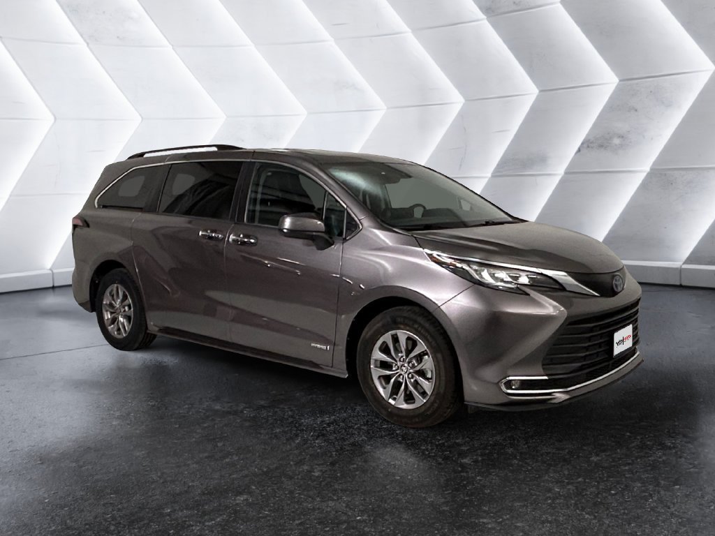 Used 2021 Toyota Sienna XLE AWD/4WD image 1