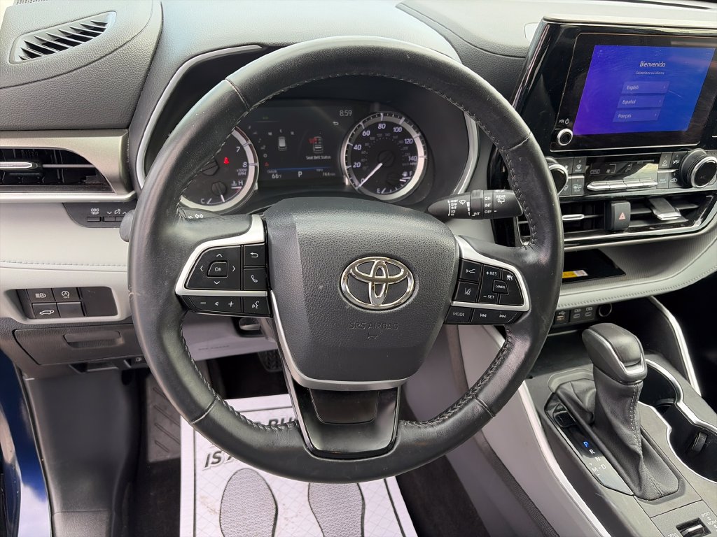 Used 2023 Toyota Highlander XLE AWD/4WD image 18