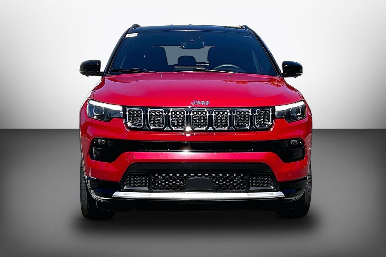 Certified 2024 Jeep Compass Limited w/ Elite Group AWD/4WD image 3