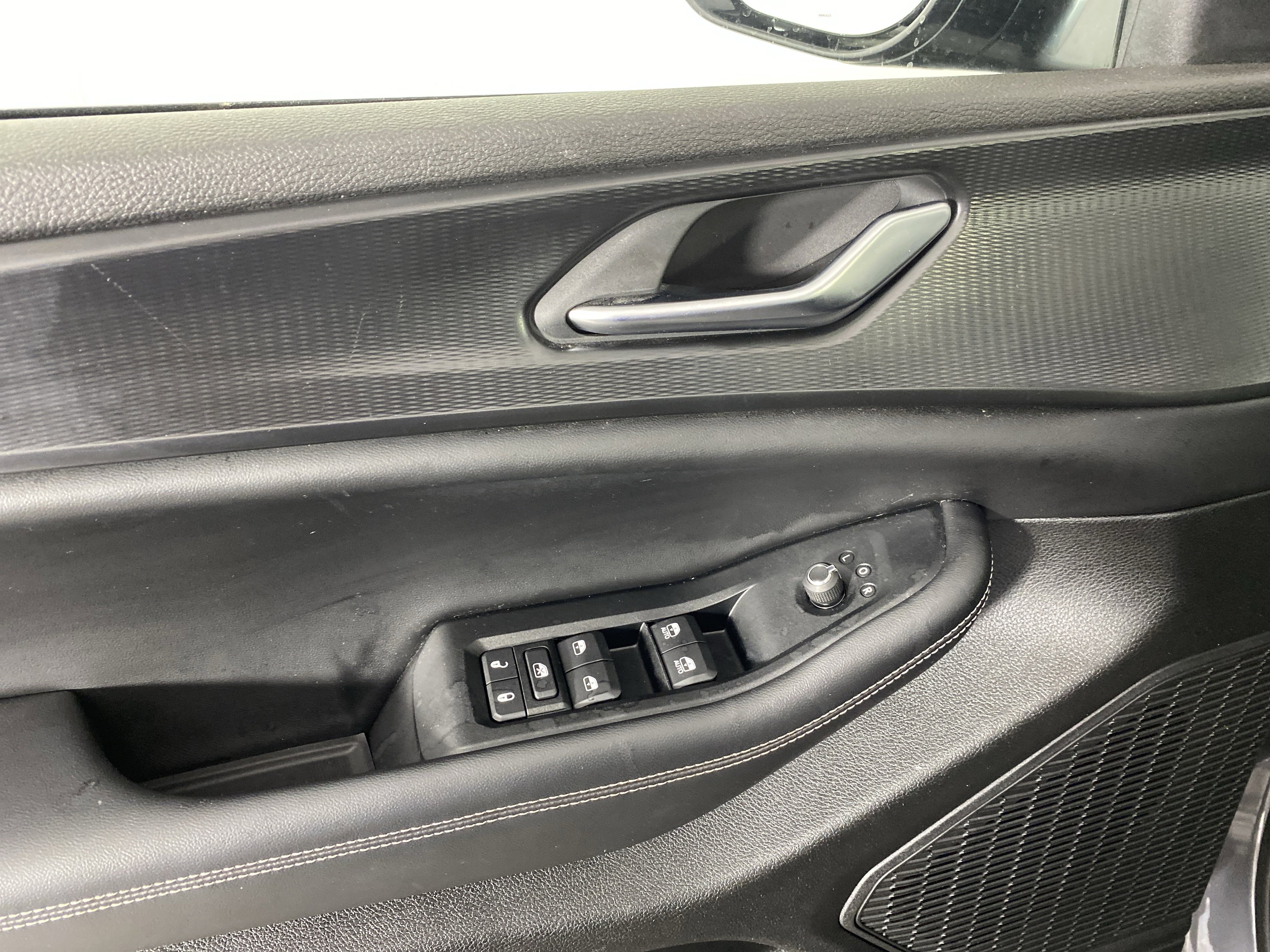 Used 2023 Jeep Grand Cherokee L Laredo image 14