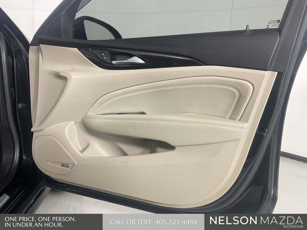 Used 2018 Buick Regal Essence w/ Driver Confidence Package #1 AWD/4WD image 20