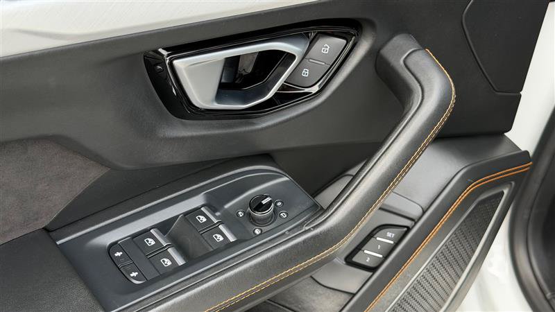Used 2020 Lamborghini Urus AWD/4WD image 28