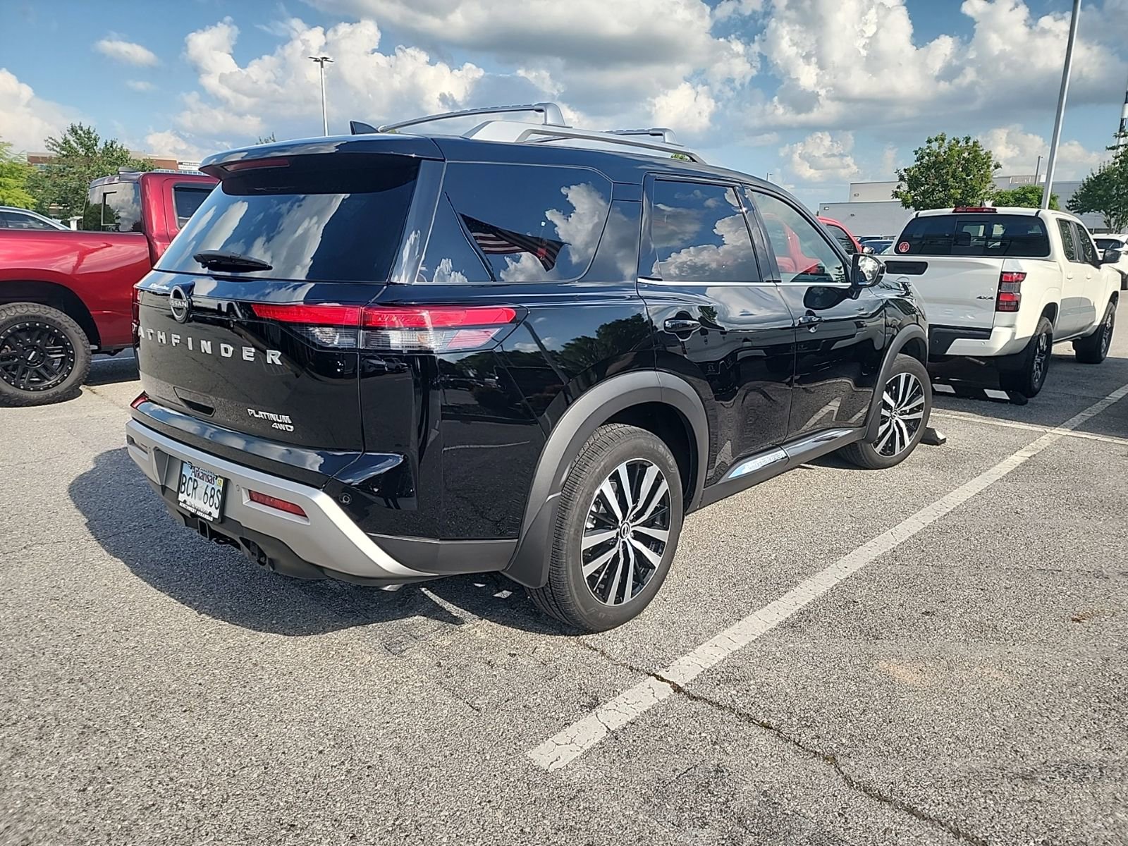 Used 2024 Nissan Pathfinder Platinum w/ Cargo Package AWD/4WD image 5
