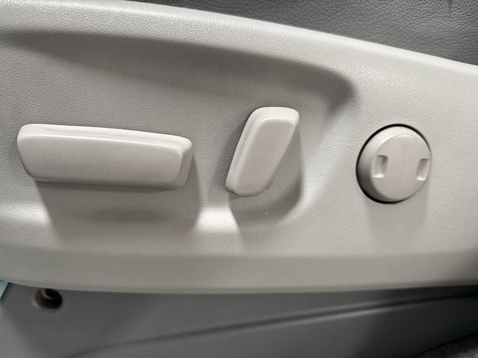 Used 2014 Toyota Sienna Limited w/ Limited Premium Package image 15