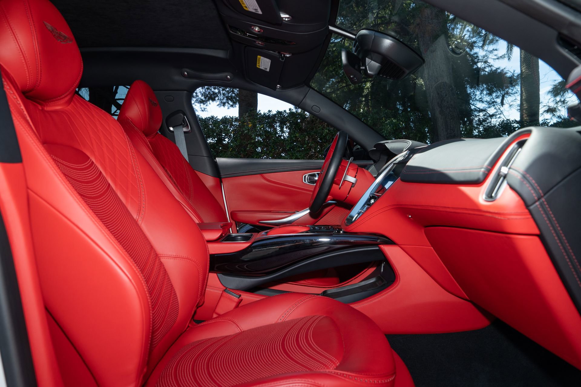 Used 2023 Aston Martin DBX AWD/4WD image 15