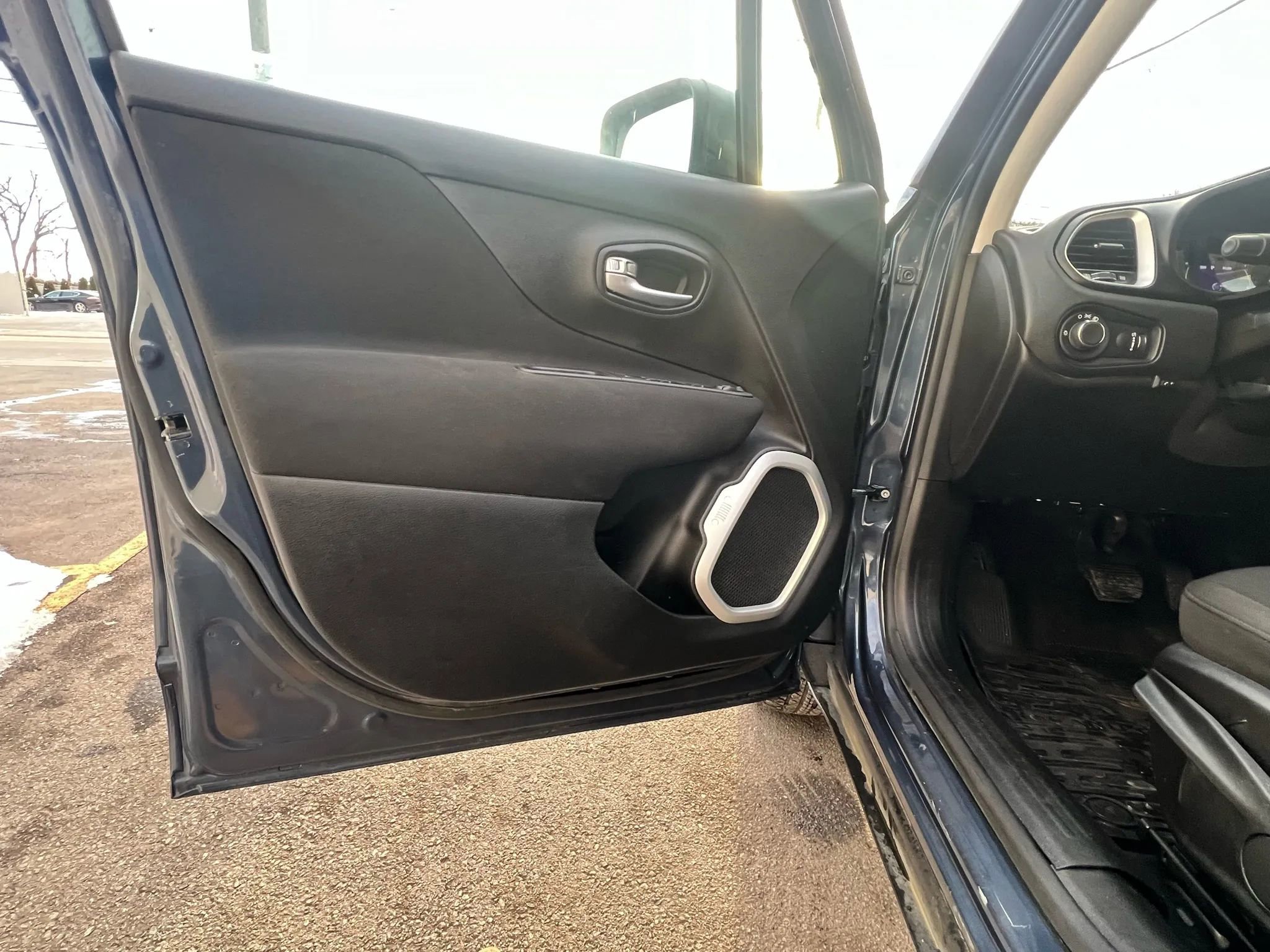 Used 2021 Jeep Renegade Sport image 23