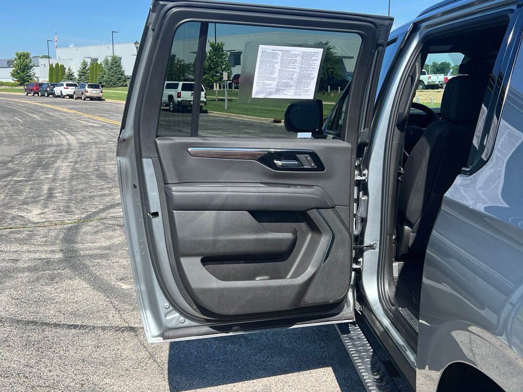Used 2025 Chevrolet Suburban Z71 AWD/4WD image 33