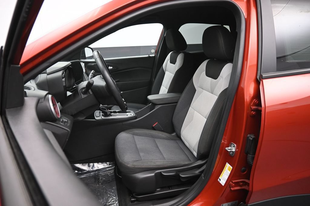 Used 2024 Chevrolet Trax RS FWD image 21