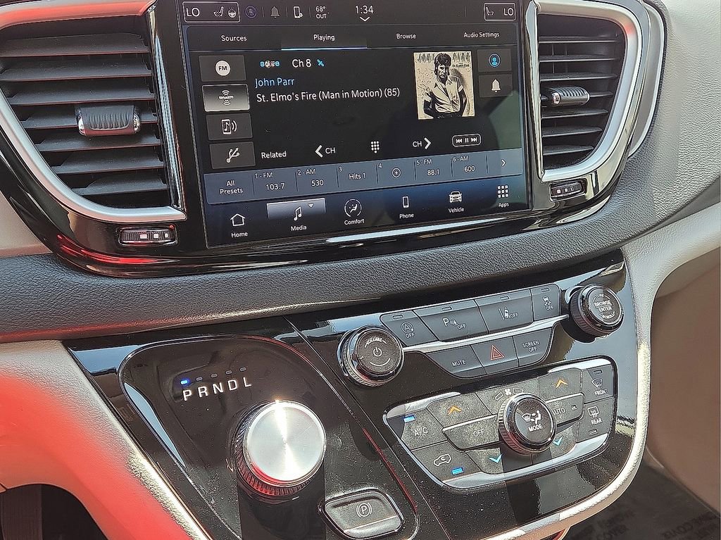 Used 2024 Chrysler Pacifica Touring-L image 25