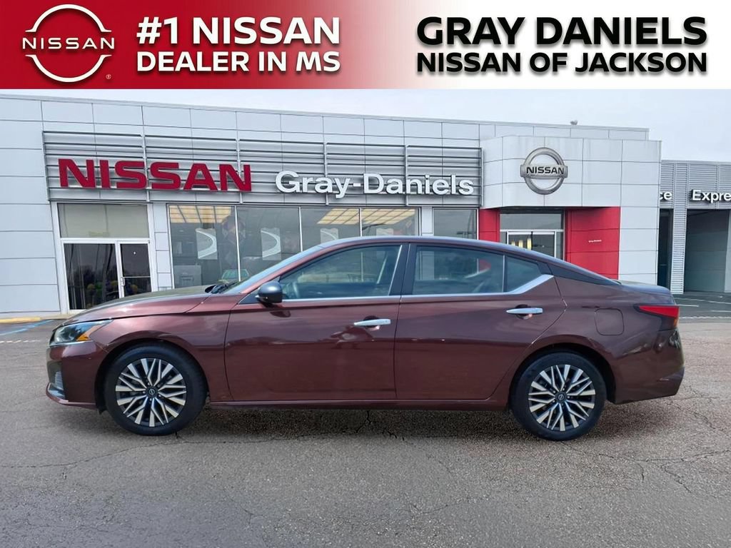 Used 2025 Nissan Altima 2.5 SV FWD image 4