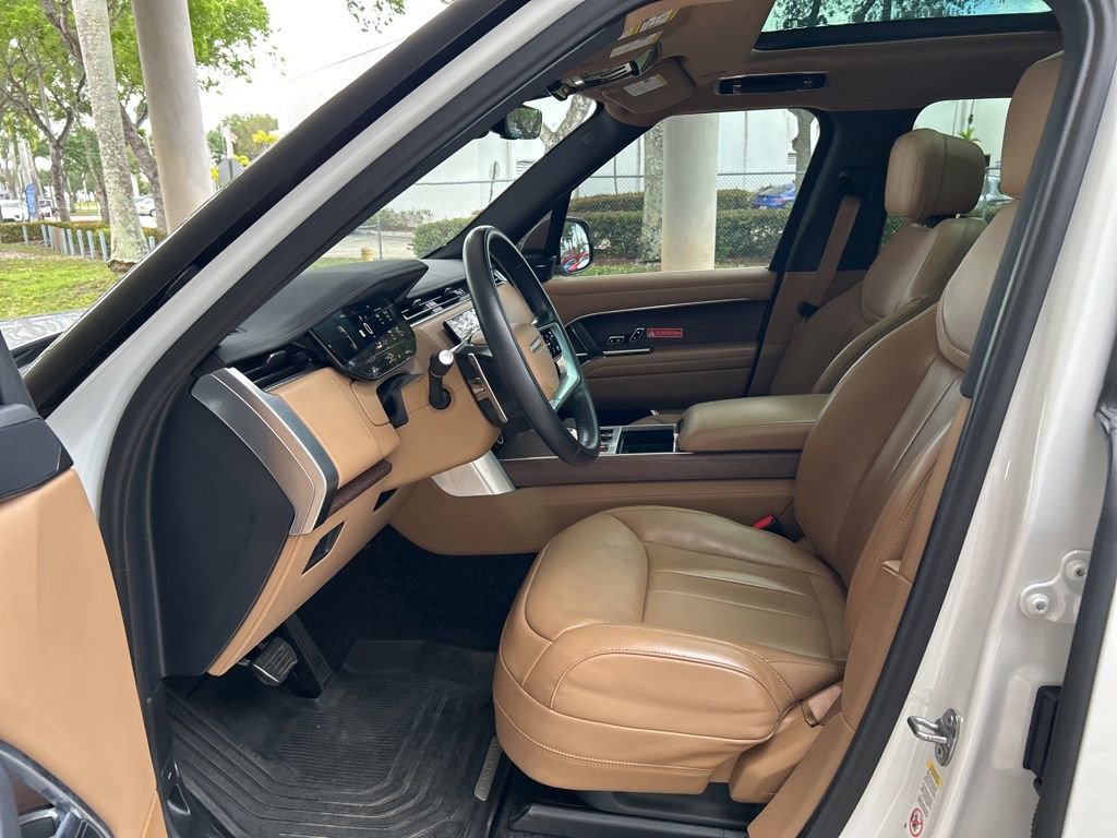 Used 2023 Land Rover Range Rover SE AWD/4WD image 5