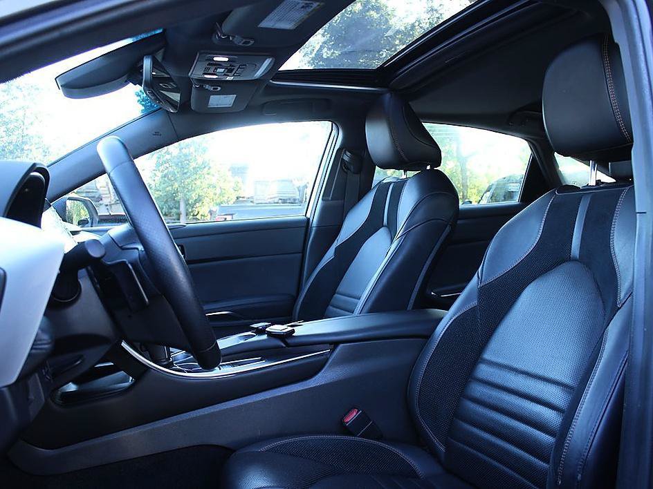 Used 2020 Toyota Avalon XSE w/ Preferred Accessory Package FWD image 12