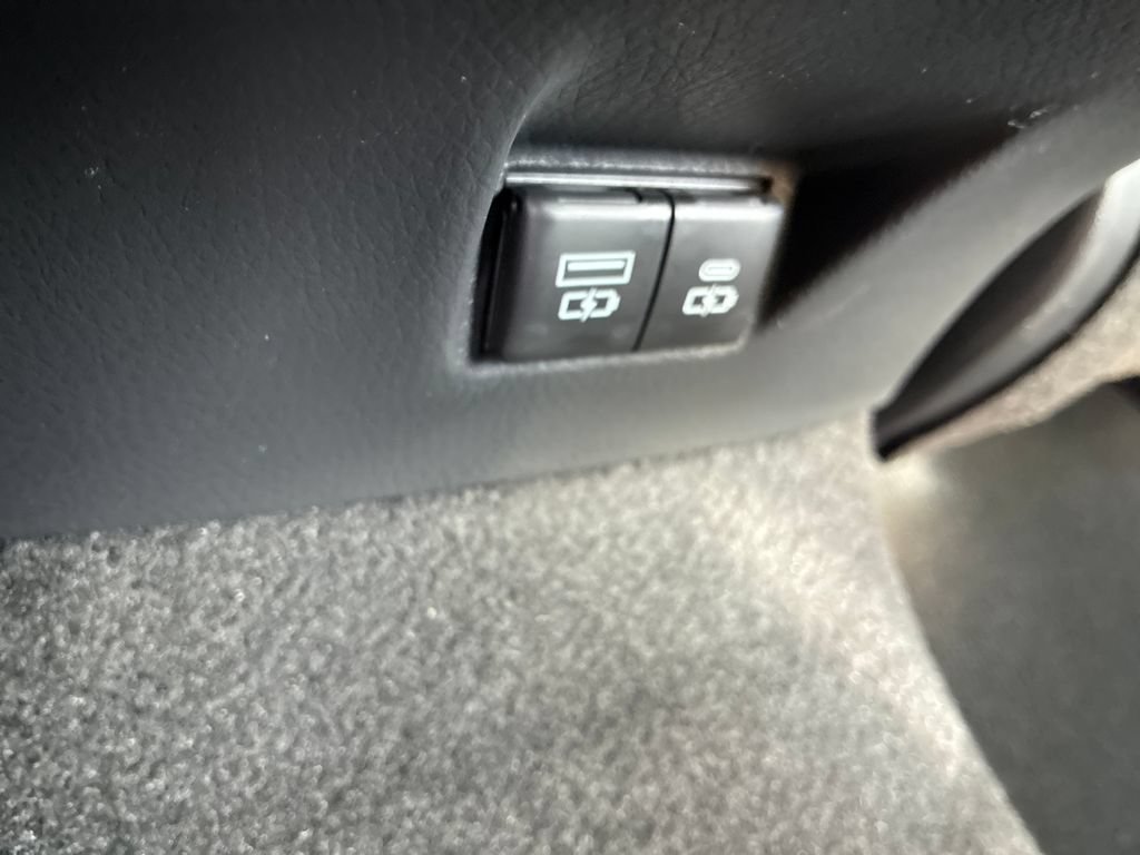 New 2026 Toyota Camry Hybrid FWD image 37