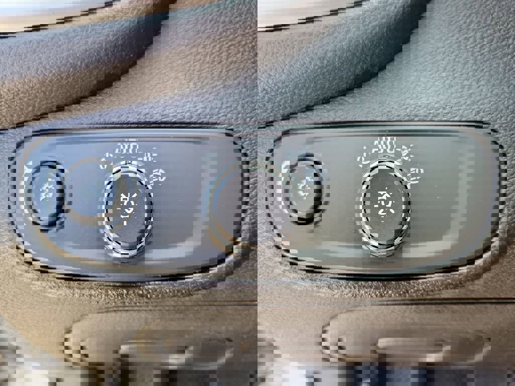 Certified 2019 Chevrolet Trax LS w/ Tint and Cruise Package image 17