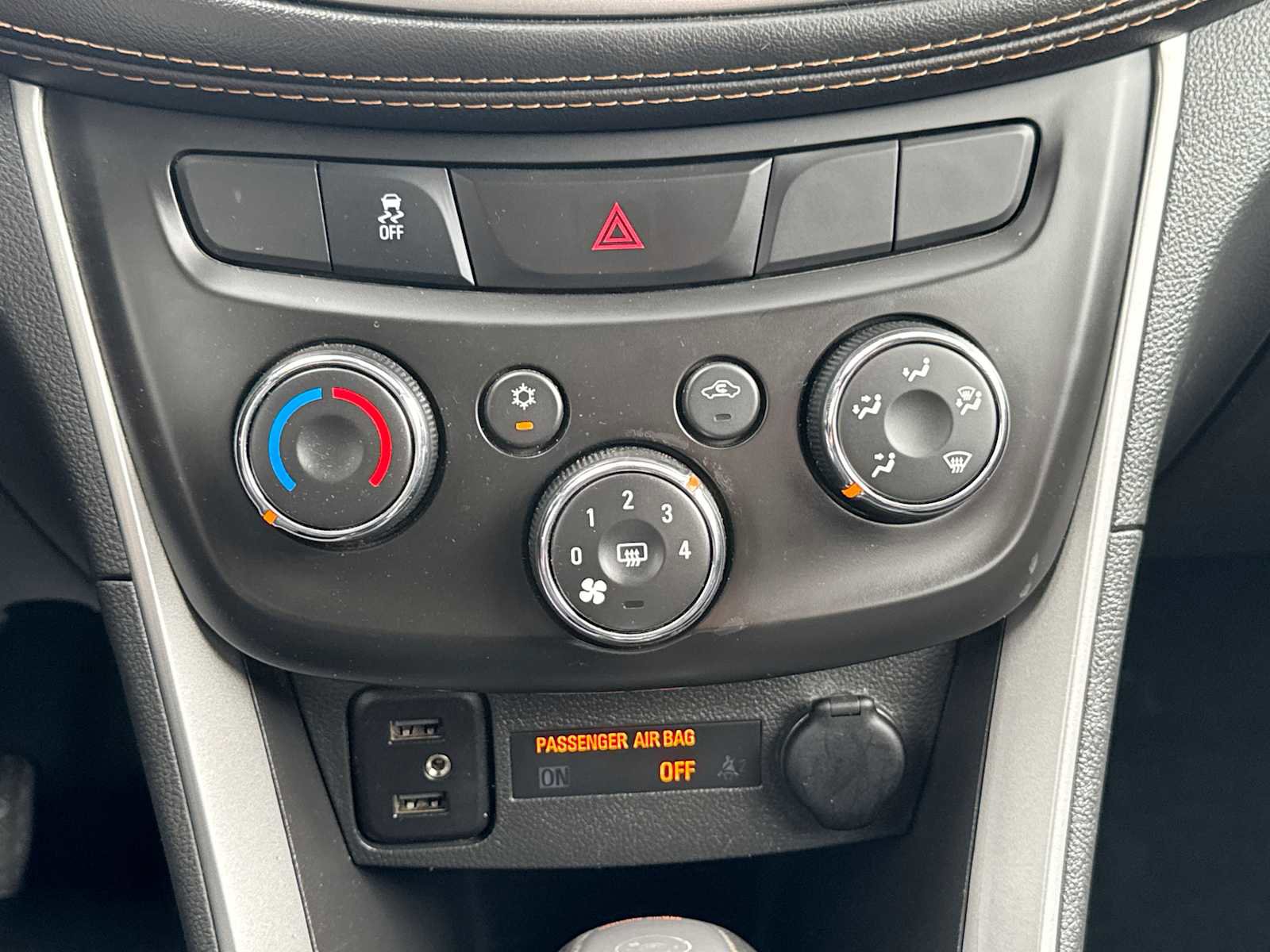 Used 2021 Chevrolet Trax LT AWD/4WD image 16