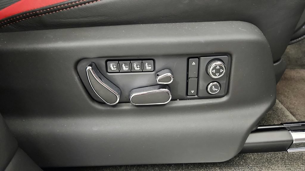 Used 2021 Bentley Bentayga Speed AWD/4WD image 32