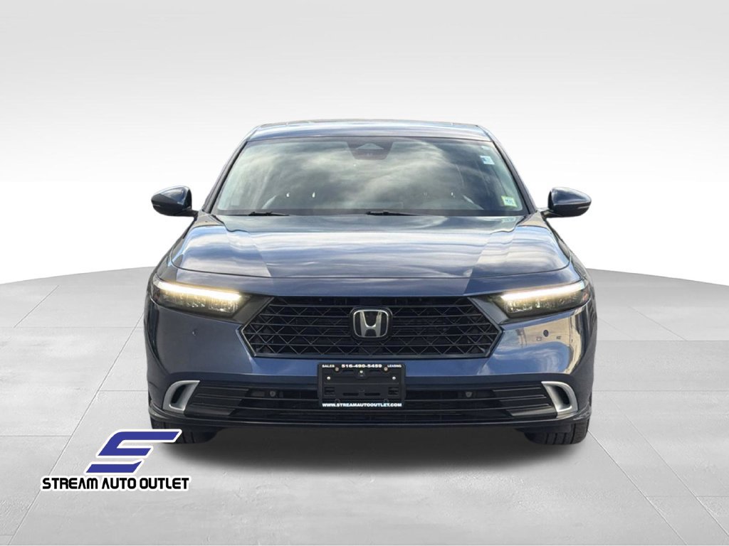 Used 2023 Honda Accord Touring image 2