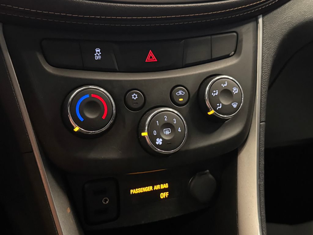 Used 2018 Chevrolet Trax LT w/ LT Convenience Package AWD/4WD image 15