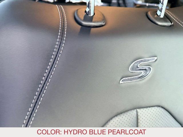 New 2026 Chrysler Pacifica Select w/ S Appearance Package image 11