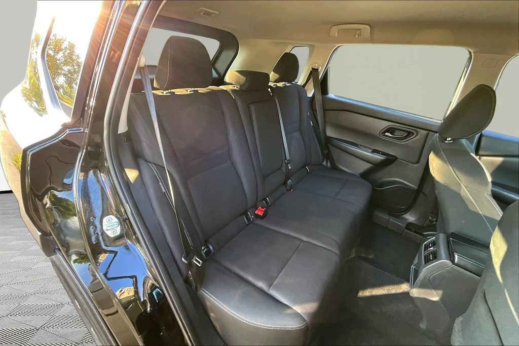 Used 2024 Nissan Rogue S AWD/4WD image 19