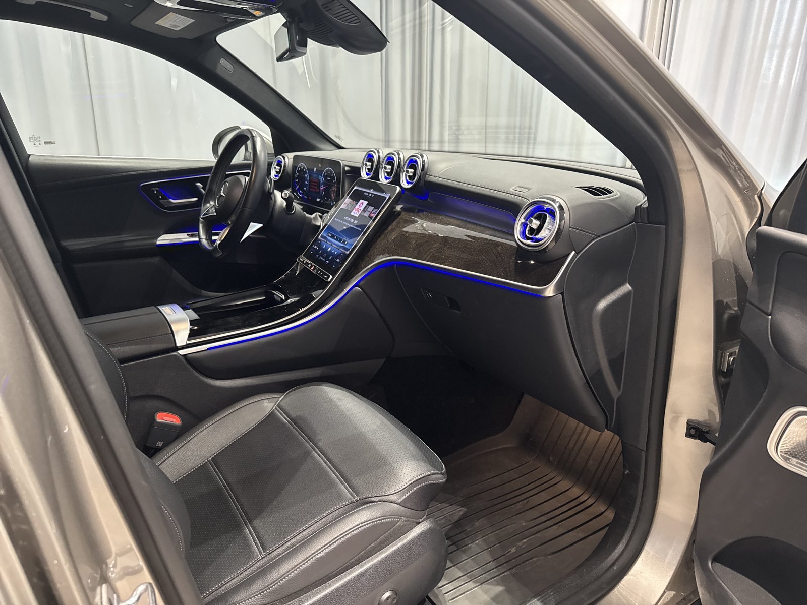 Used 2023 Mercedes-Benz GLC 300 4MATIC image 13