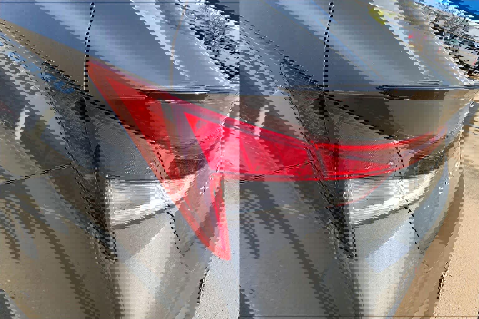 Used 2025 Hyundai Elantra Sport image 28