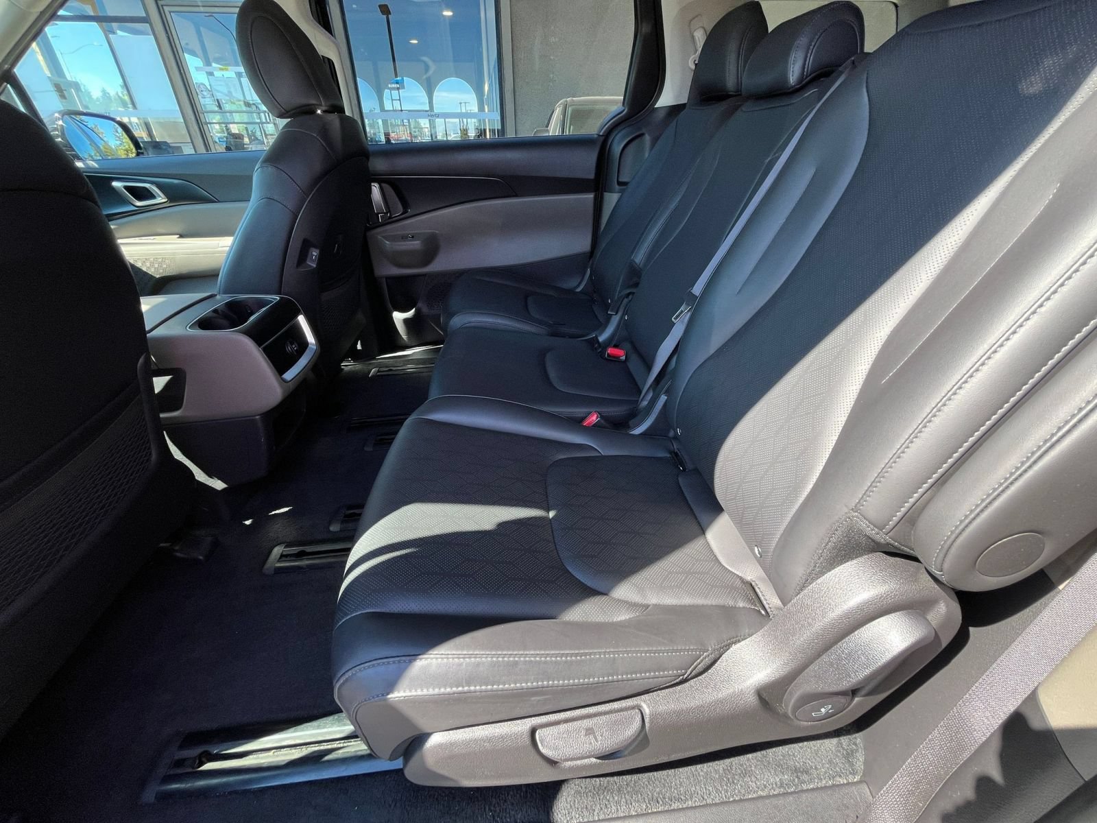Used 2026 Kia Carnival FWD image 27