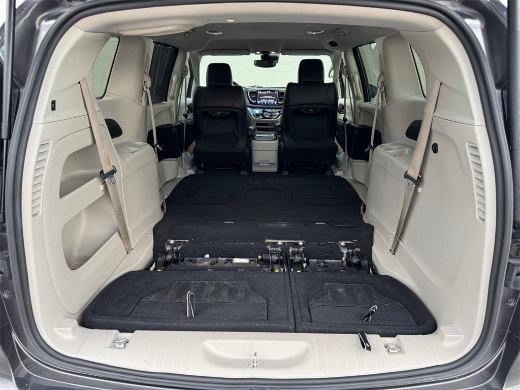 Used 2022 Chrysler Pacifica Touring-L image 34