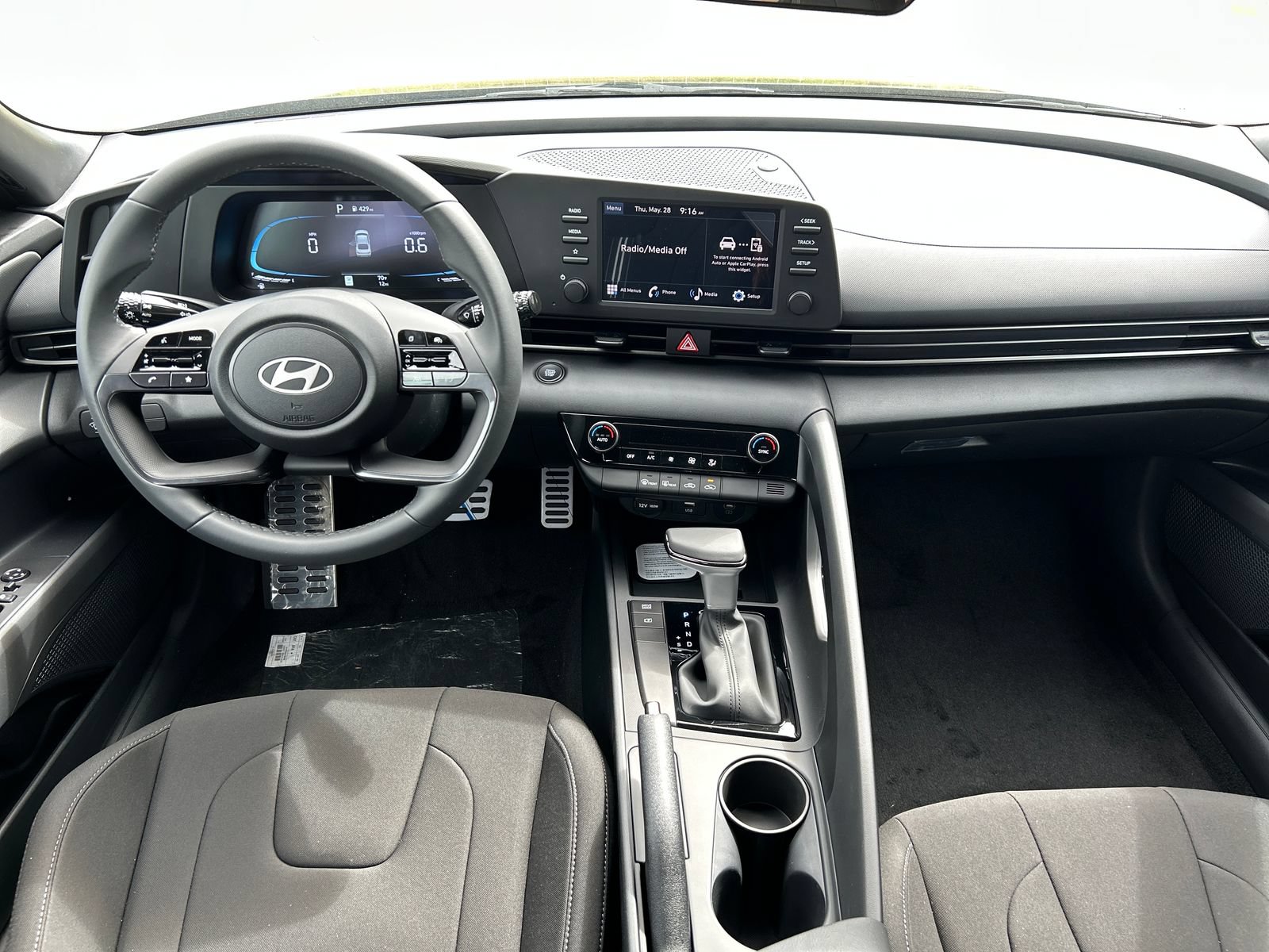 New 2026 Hyundai Elantra SEL Sport FWD image 17