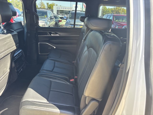 Used 2024 Jeep Wagoneer Series II w/ Flexible Seating Group AWD/4WD image 15