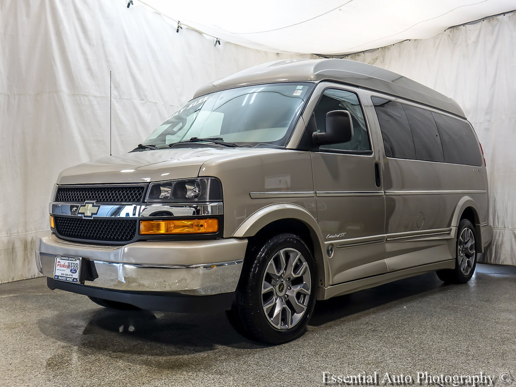 Used 2023 Chevrolet Express 2500 RWD image 2