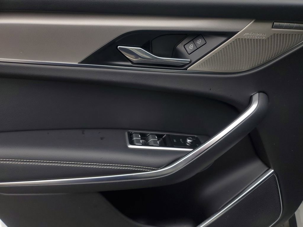 Used 2024 Jaguar F-PACE R-Dynamic S image 10