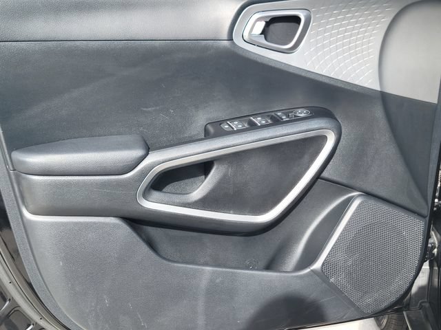 Certified 2025 Kia Soul LX w/ LX Technology Package FWD image 10