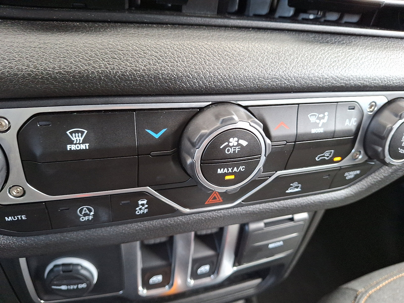 Used 2025 Jeep Wrangler Sport image 15