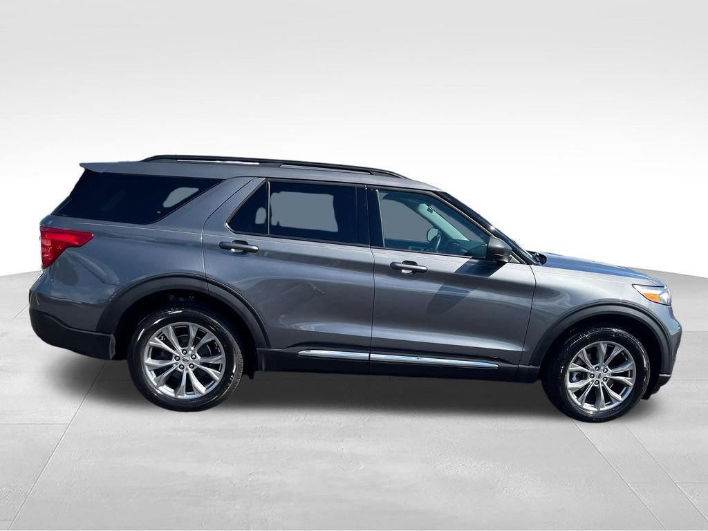 Used 2022 Ford Explorer XLT w/ Equipment Group 202A AWD/4WD image 6