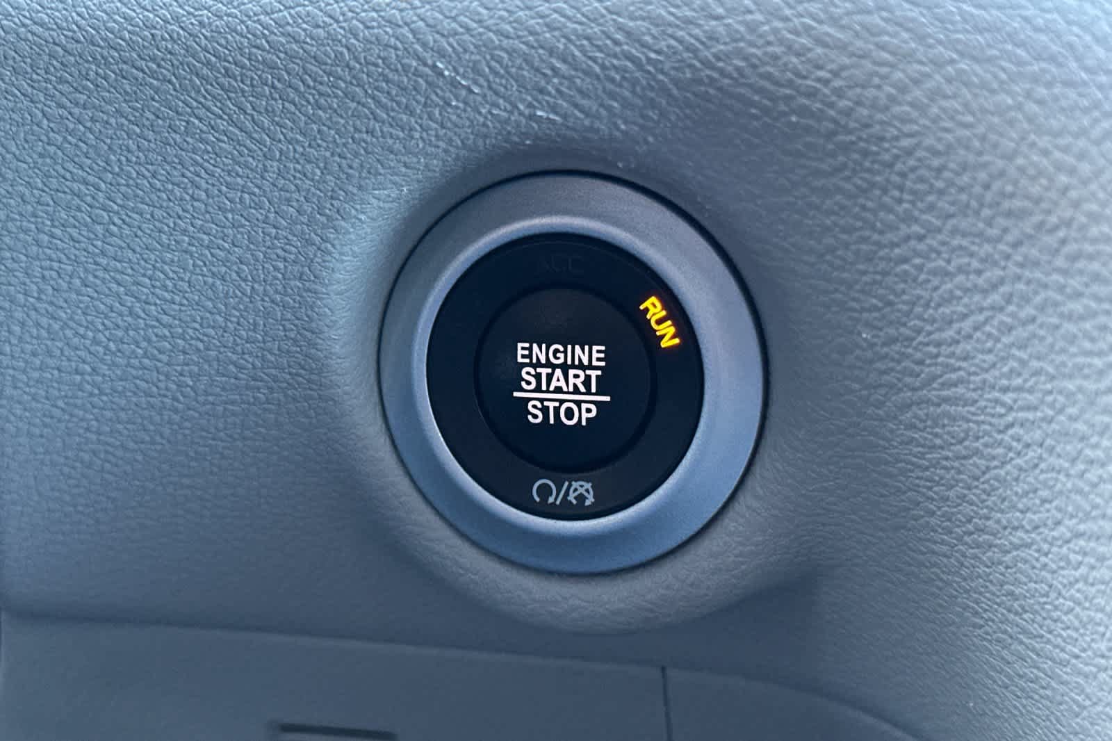Used 2024 Chrysler Pacifica Touring-L FWD image 25