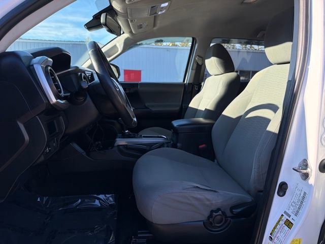 Used 2018 Toyota Tacoma SR5 AWD/4WD image 10