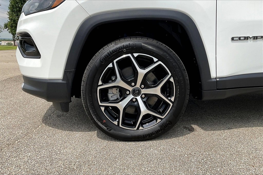 New 2025 Jeep Compass Limited image 12