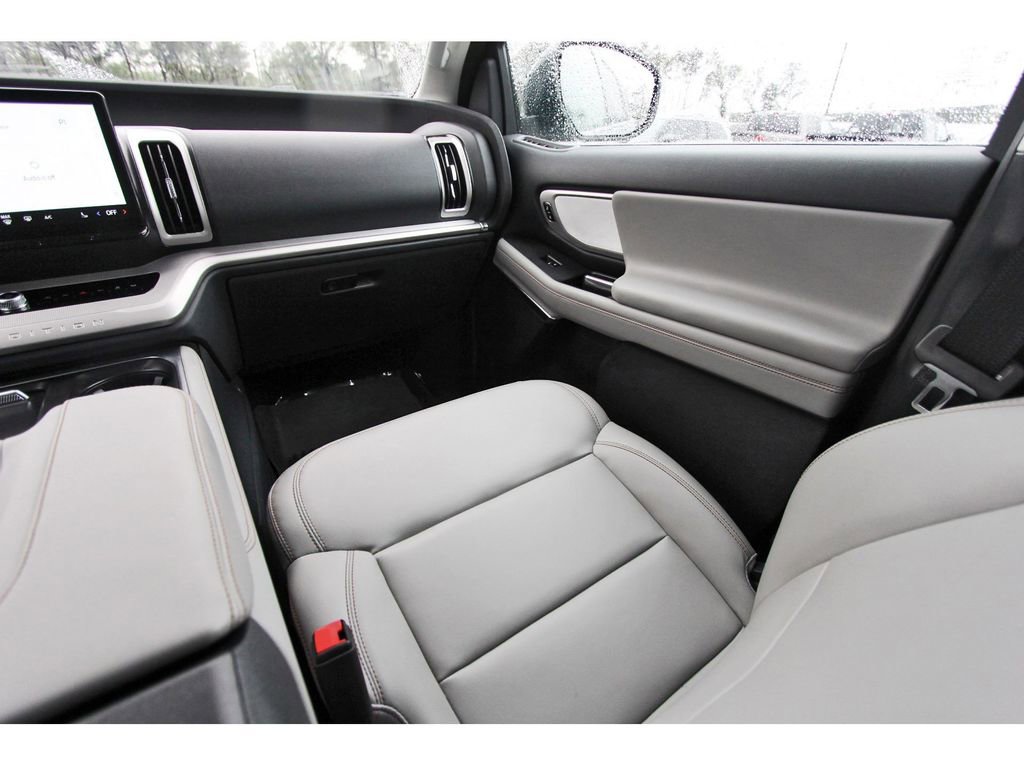 Used 2025 Ford Expedition Active RWD image 12