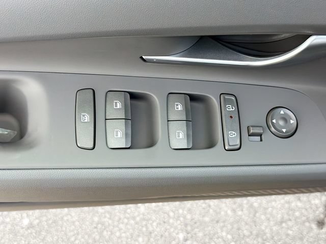 New 2026 Hyundai Elantra SE FWD image 17