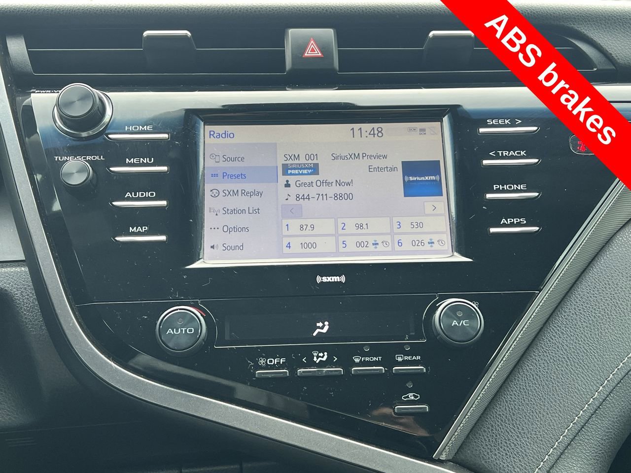 Used 2020 Toyota Camry SE image 4