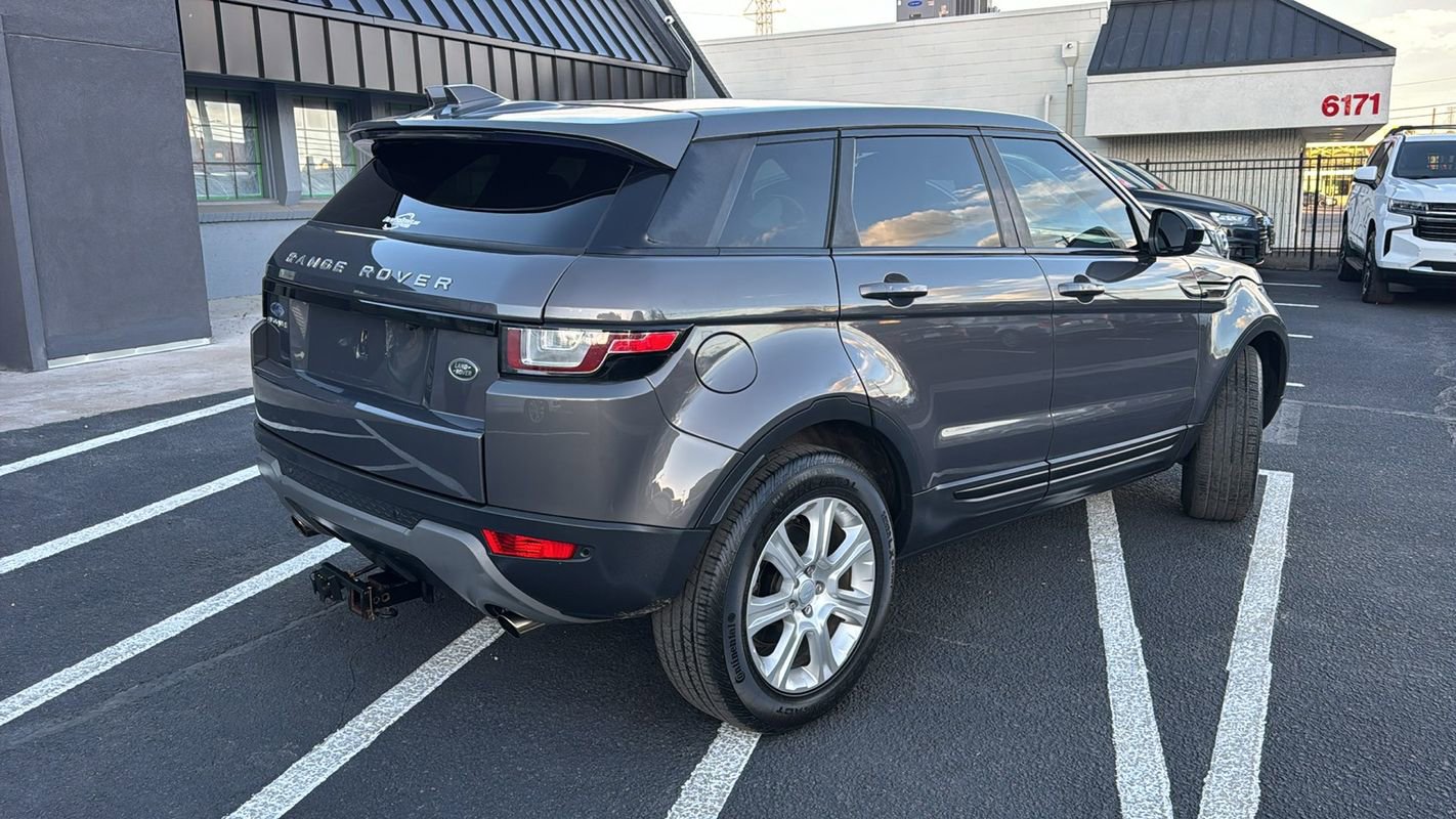Used 2017 Land Rover Range Rover Evoque SE image 3